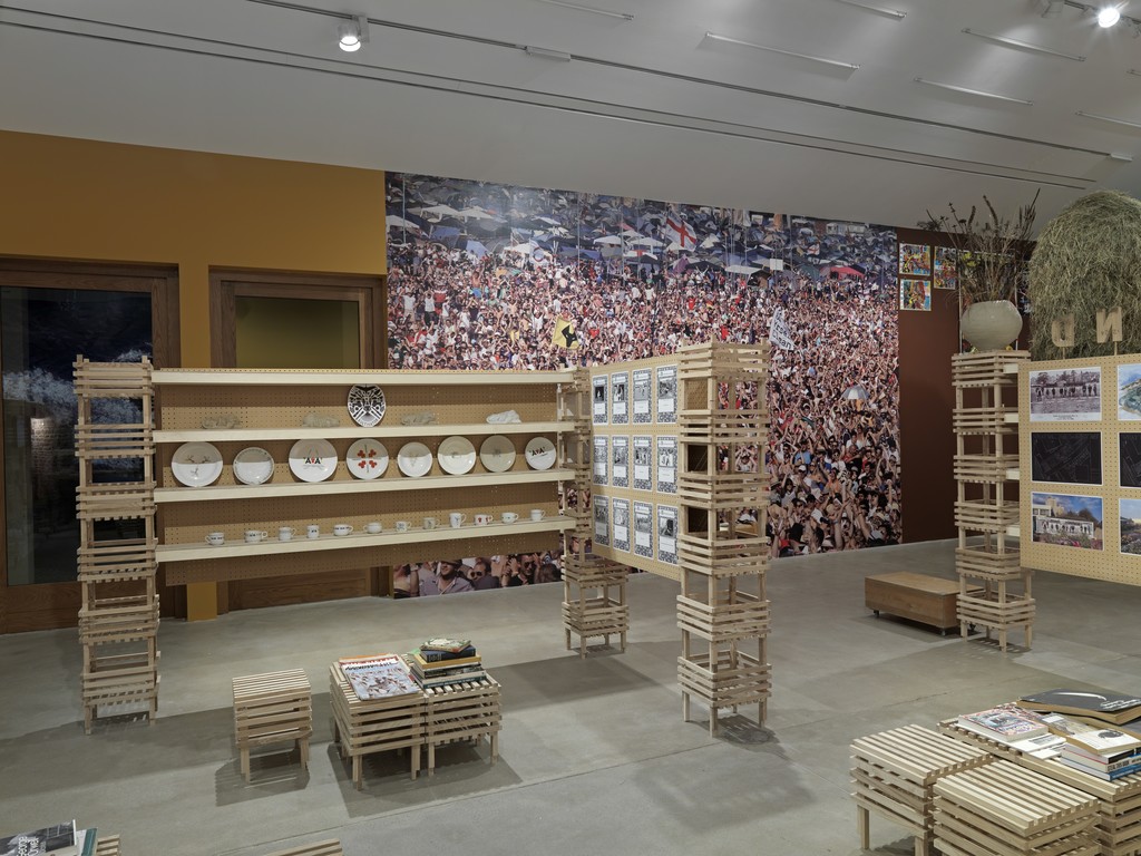 Installation view: ‘The Land We Live In – The Land We Left Behind’ Hauser & Wirth Somerset, 20 January – 7 May 2018
Courtesy of Hauser & Wirth
Photo: Ken Adlard
Installation view: ‘The Land We Live In – The Land We Left Behind’ Hauser & Wirth Somerset, 20 January – 7 May 2018
Courtesy of Hauser & Wirth
Photo: Ken Adlard