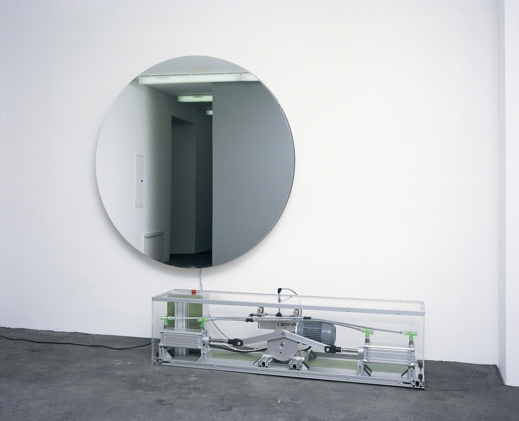 Olafur Eliasson. Convex/Concave (Konvex/Konkav), 1995/2000. Photo: Jens Ziehe, © Olafur Eliasson 1995
Olafur Eliasson. Convex/Concave (Konvex/Konkav), 1995/2000. Photo: Jens Ziehe, © Olafur Eliasson 1995