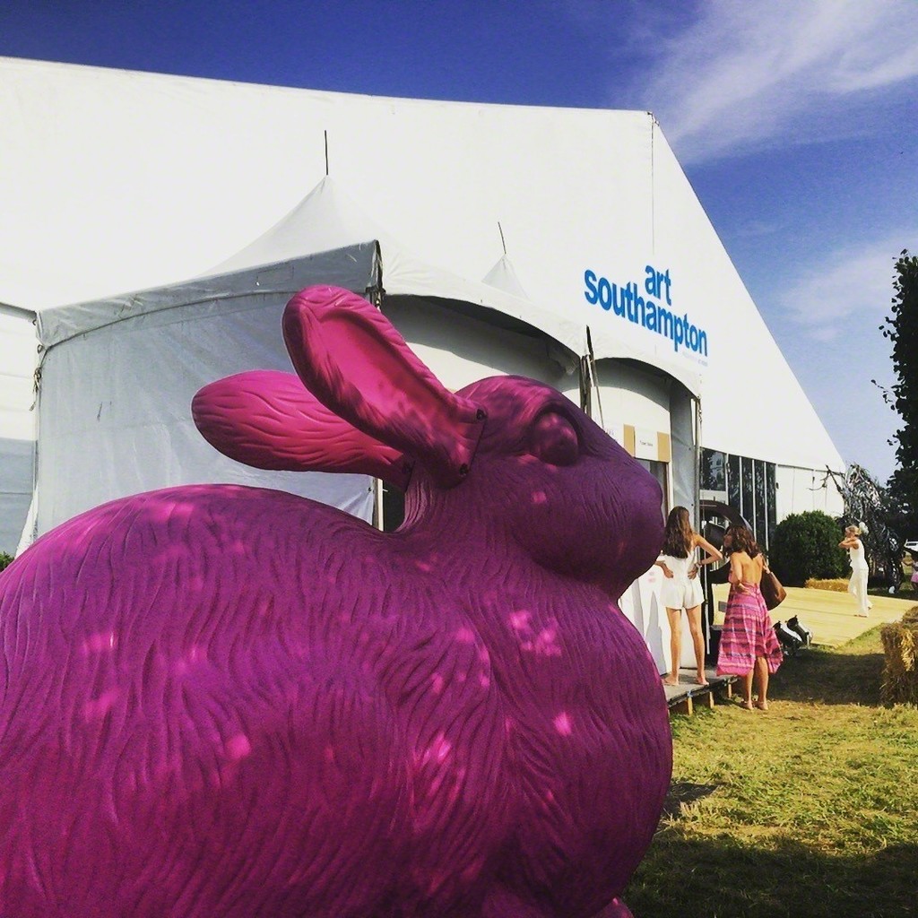 Cracking Art Group Rabbit in the VIP Sculpture Garden Cracking Art Group Rabbit in the VIP Sculpture Garden
