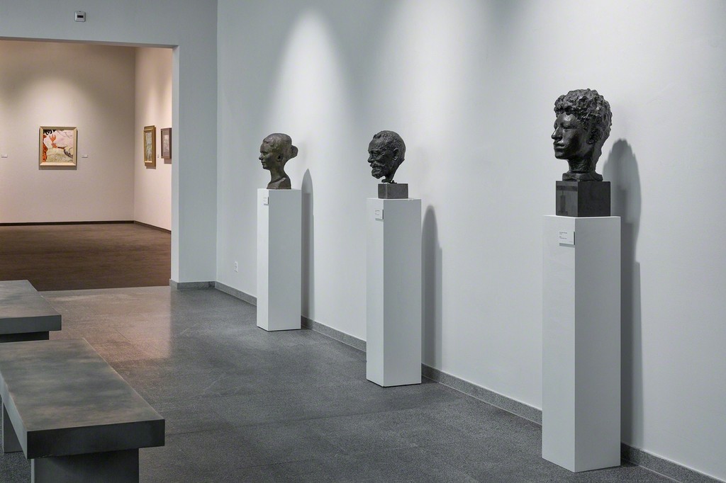 Some of Cuno Amiet's rare bronze portrait busts are also on display in the retrospective (photo: Markus Beyeler) Some of Cuno Amiet's rare bronze portrait busts are also on display in the retrospective (photo: Markus Beyeler)