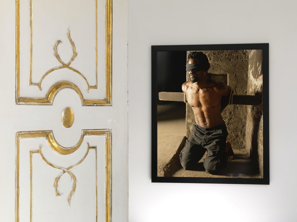 Andres Serrano - Torture - Partial view of the exhibition - February 2017 - Galleria Alfonso Artiaco, Napoli Andres Serrano - Torture - Partial view of the exhibition - February 2017 - Galleria Alfonso Artiaco, Napoli
