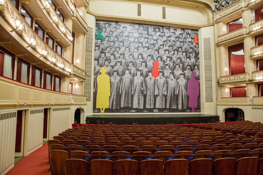 John Baldessari, Graduation, Safety Curtain 2017/2018, Vienna State Opera, museum in progress. Photo: Andreas Scheiblecker, Copyright: John Baldessari and museum in progress (www.mip.at) John Baldessari, Graduation, Safety Curtain 2017/2018, Vienna State Opera, museum in progress. Photo: Andreas Scheiblecker, Copyright: John Baldessari and museum in progress (www.mip.at)