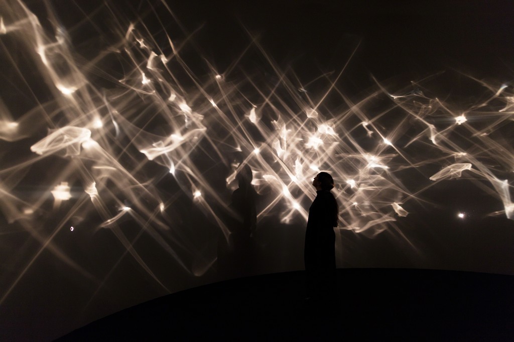 Ausstellungsansicht / Exhibition view
Vertigo. Op Art und eine Geschichte des Schwindels 1520–1970 / Op Art and a History of Deception 1520–1970, mumok Museum moderner Kunst Stiftung Ludwig Wien, 25.5.–26.10.2019
Julio Le Parc, Lumière en mouvement – Installation, 1962/1999, Edition 1/9
Photo: Markus Wörgötter
© mumok/Daros Latinamerica Collection, Zürich/Bildrecht Wien, 2019 Ausstellungsansicht / Exhibition view
Vertigo. Op Art und eine Geschichte des Schwindels 1520–1970 / Op Art and a History of Deception 1520–1970, mumok Museum moderner Kunst Stiftung Ludwig Wien, 25.5.–26.10.2019
Julio Le Parc, Lumière en mouvement – Installation, 1962/1999, Edition 1/9
Photo: Markus Wörgötter
© mumok/Daros Latinamerica Collection, Zürich/Bildrecht Wien, 2019