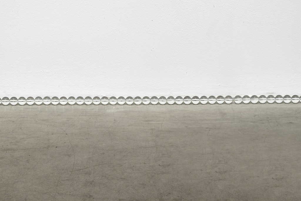 Olaf Nicolai, Der 673. Morgen, Galerie EIGEN + ART Leipzig/Berlin, Photo: Uwe Walter, Berlin Olaf Nicolai, Der 673. Morgen, Galerie EIGEN + ART Leipzig/Berlin, Photo: Uwe Walter, Berlin