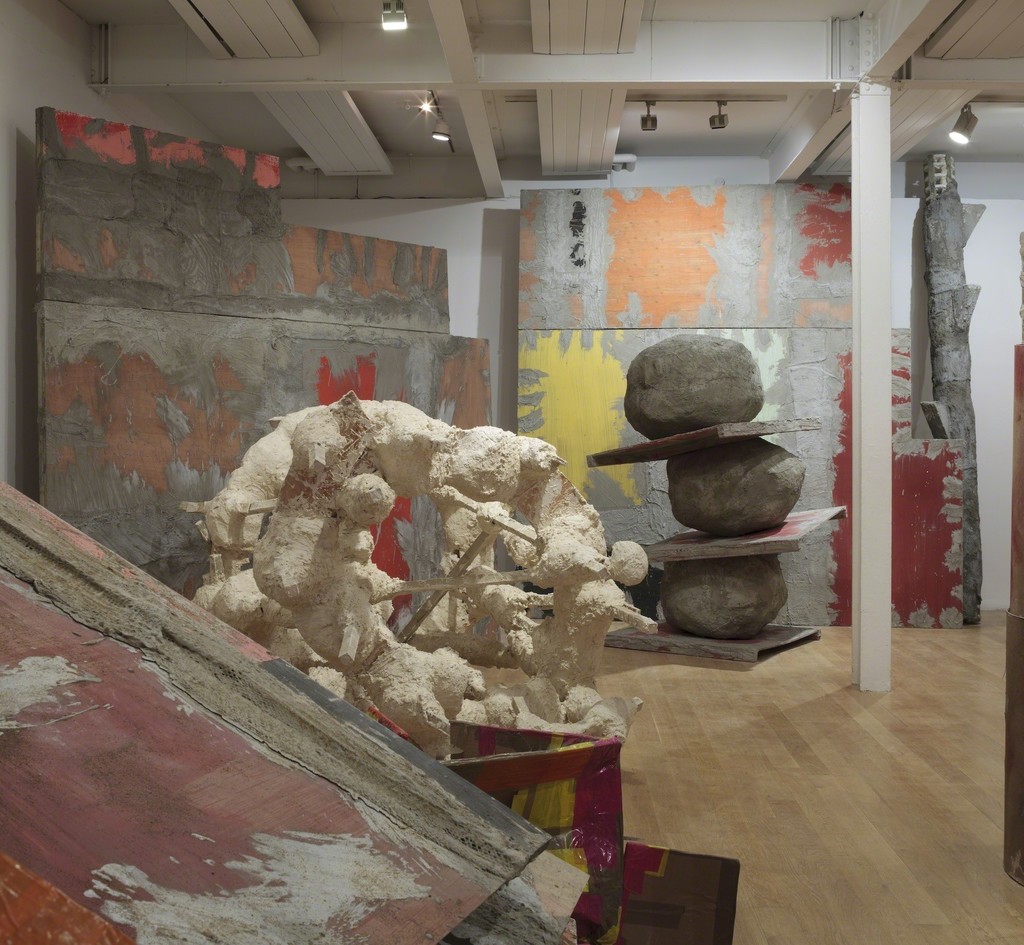 Phyllida Barlow, Installation view: set, The Fruitmarket Gallery,
Edinburgh, 2015
Courtesy the artist and Hauser & Wirth
Photo: Ruth Clark Phyllida Barlow, Installation view: set, The Fruitmarket Gallery,
Edinburgh, 2015
Courtesy the artist and Hauser & Wirth
Photo: Ruth Clark