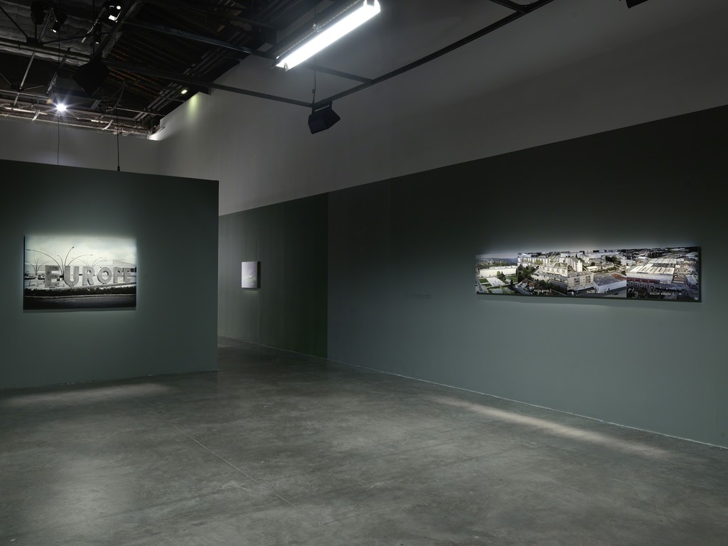 Exhibition view of Michel Houellebecq, Rester vivant, Palais de Tokyo (23.06 – 11.09.2016). Photo : André Morin Exhibition view of Michel Houellebecq, Rester vivant, Palais de Tokyo (23.06 – 11.09.2016). Photo : André Morin