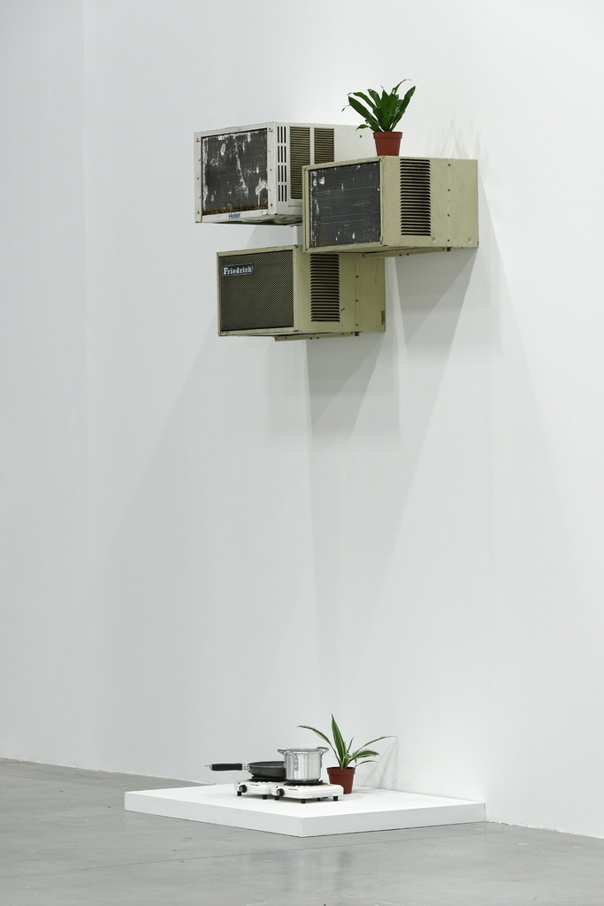 Exhibition view of Mika Rottenberg, Palais de Tokyo (23.06 – 11.09.2016). Photo : Aurélien Mole Exhibition view of Mika Rottenberg, Palais de Tokyo (23.06 – 11.09.2016). Photo : Aurélien Mole