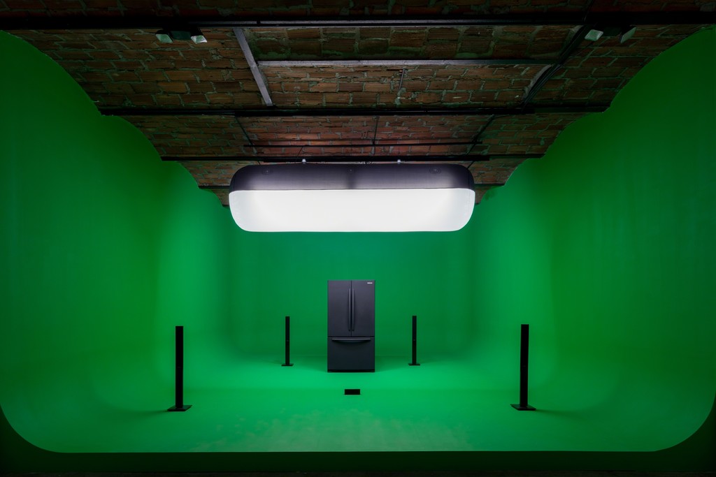 Installation view of "GreenScreenRefrigerator," 2010-2016
Mark Leckey: Containers and Their Drivers at MoMA PS1, October 23, 2016 - March 5, 2017
Photograph by Pablo Enriquez
Courtesy the artist and MoMA PS1 Installation view of "GreenScreenRefrigerator," 2010-2016
Mark Leckey: Containers and Their Drivers at MoMA PS1, October 23, 2016 - March 5, 2017
Photograph by Pablo Enriquez
Courtesy the artist and MoMA PS1