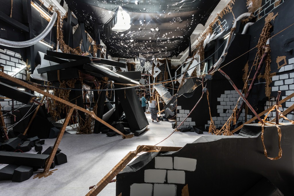 Thomas Hirschhorn, In-Between, installation view at the South London Gallery, 2015. Courtesy of Thomas Hirschhorn. Photos: Mark Blower. Thomas Hirschhorn, In-Between, installation view at the South London Gallery, 2015. Courtesy of Thomas Hirschhorn. Photos: Mark Blower.