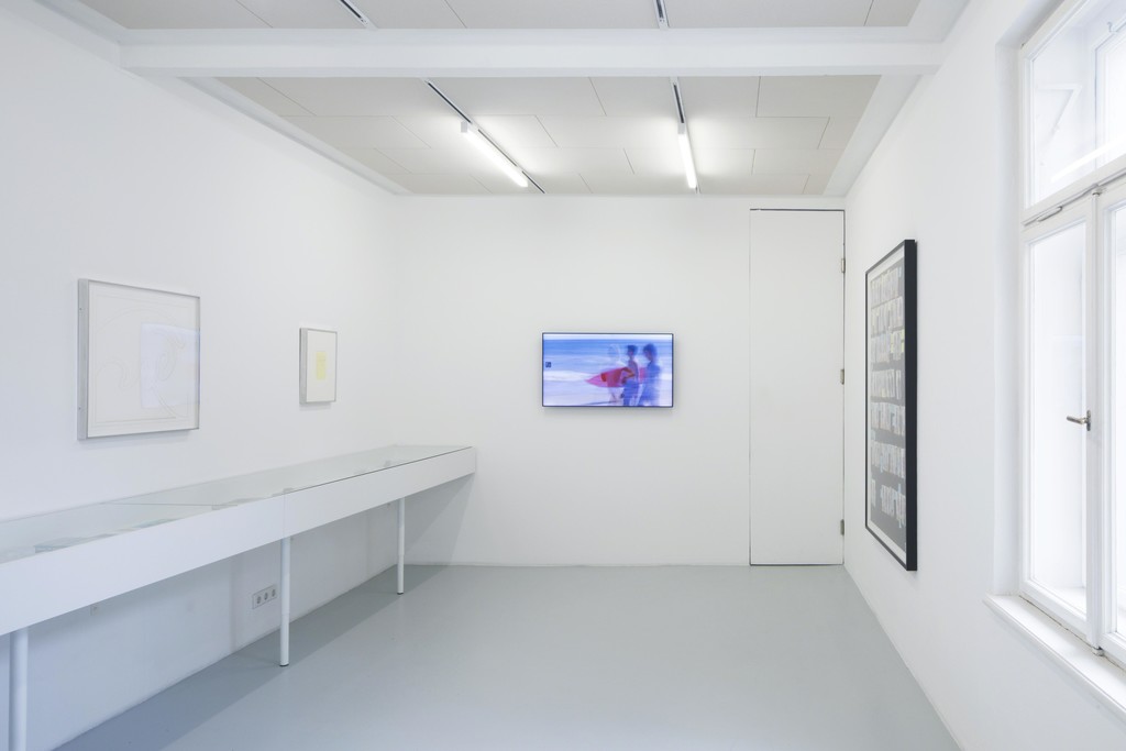 Exhibition view Alex Israel – Waves, 2018, courtesy by the artist and Kunstraum Innsbruck. Photo: Günter Richard Wett. Exhibition view Alex Israel – Waves, 2018, courtesy by the artist and Kunstraum Innsbruck. Photo: Günter Richard Wett.