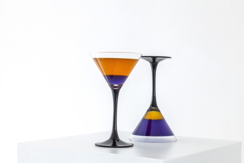 exhibition view: „ARA“ and „RAR“, 2015 | Martini glasses, Epoxidharz, Christine de la Garenne | image: ©dasesszimmer exhibition view: „ARA“ and „RAR“, 2015 | Martini glasses, Epoxidharz, Christine de la Garenne | image: ©dasesszimmer