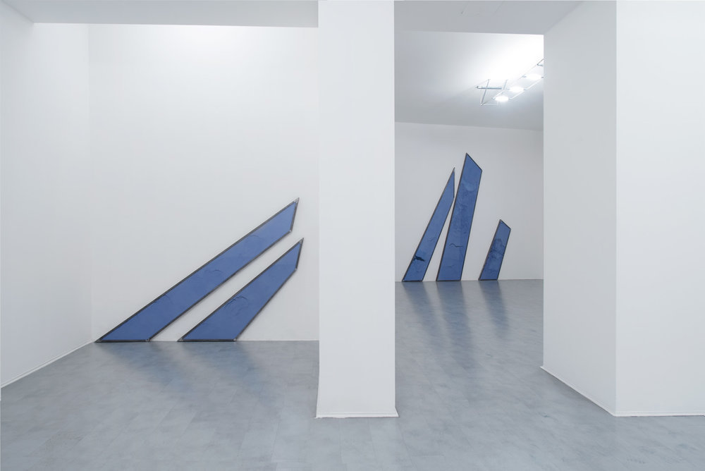 ATLANTI, GEOGRAFIA TEMPORALE, 2016
Pigmento puro; installazione, misura ambiente- Pure pigment; installation, ambient size ATLANTI, GEOGRAFIA TEMPORALE, 2016
Pigmento puro; installazione, misura ambiente- Pure pigment; installation, ambient size