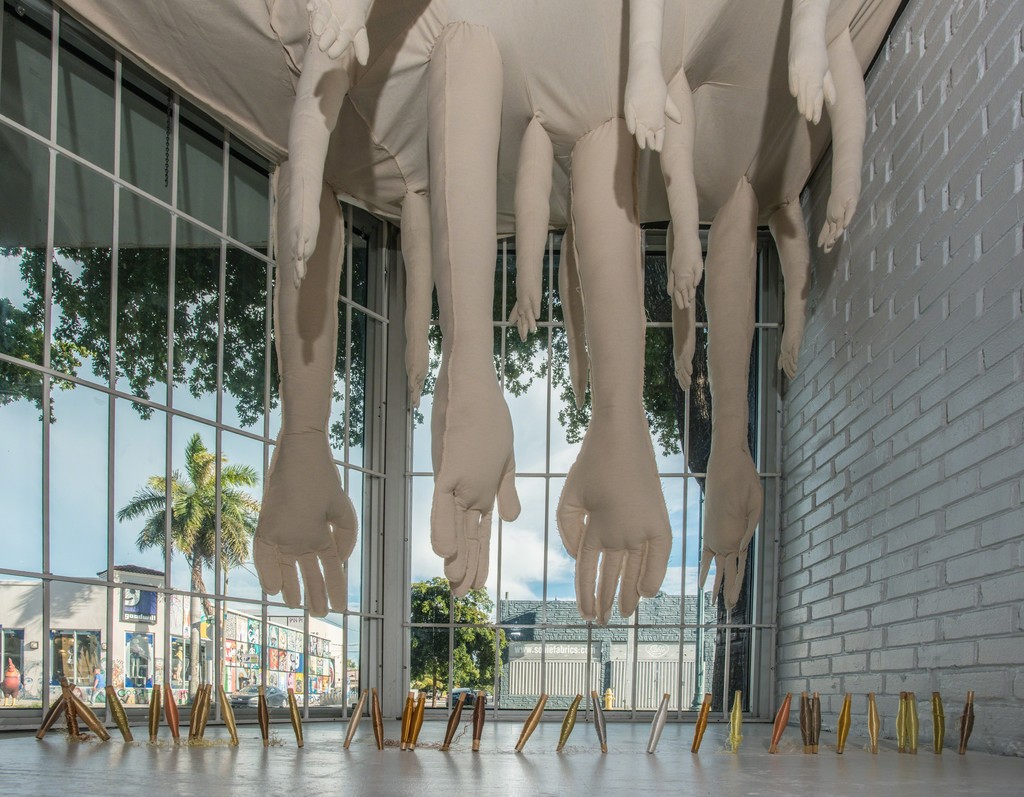 "Untitled" fabric, fiber fill and silk thread, Aurora Molina.
Photo : Nuurs Ortiz "Untitled" fabric, fiber fill and silk thread, Aurora Molina.
Photo : Nuurs Ortiz