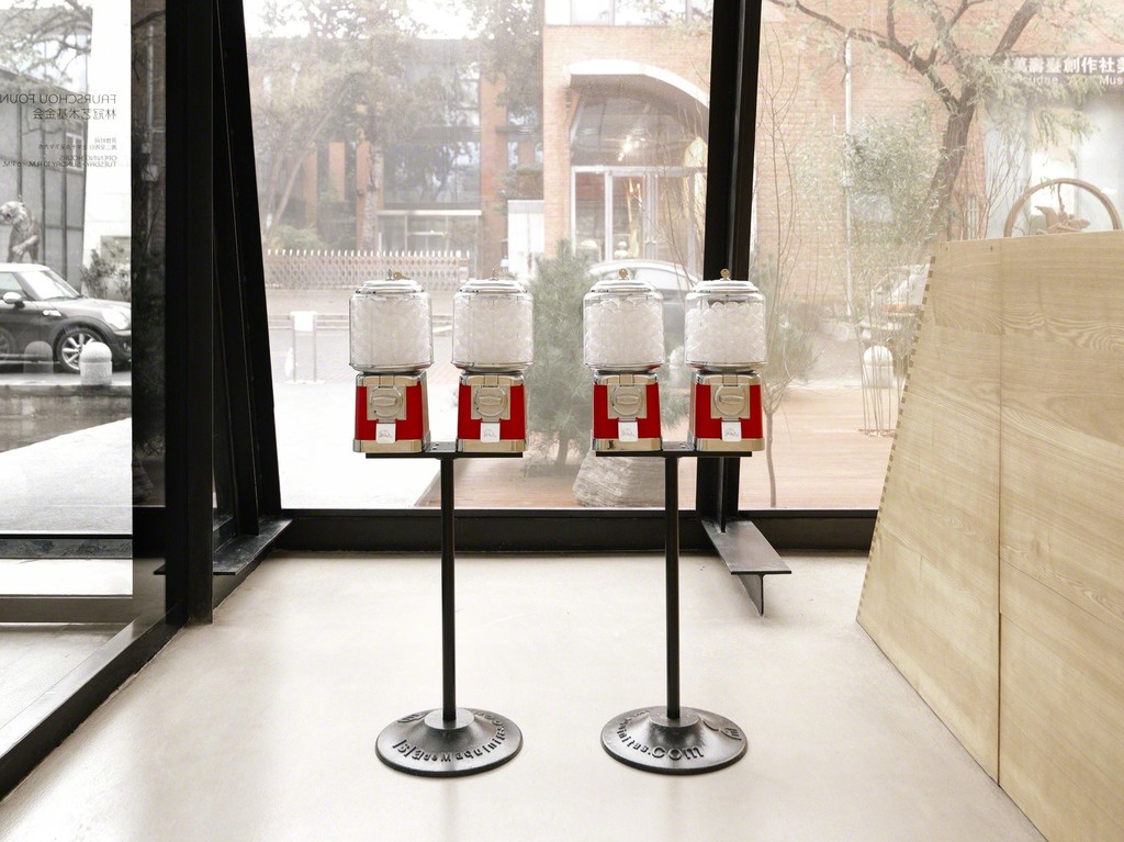 Installation photo from "Yoko Ono: Golden Ladders" Faurschou Foundation, Beijing (2015). Photo by Jonathan Leijonhufvud © Faurschou Foundation Installation photo from "Yoko Ono: Golden Ladders" Faurschou Foundation, Beijing (2015). Photo by Jonathan Leijonhufvud © Faurschou Foundation