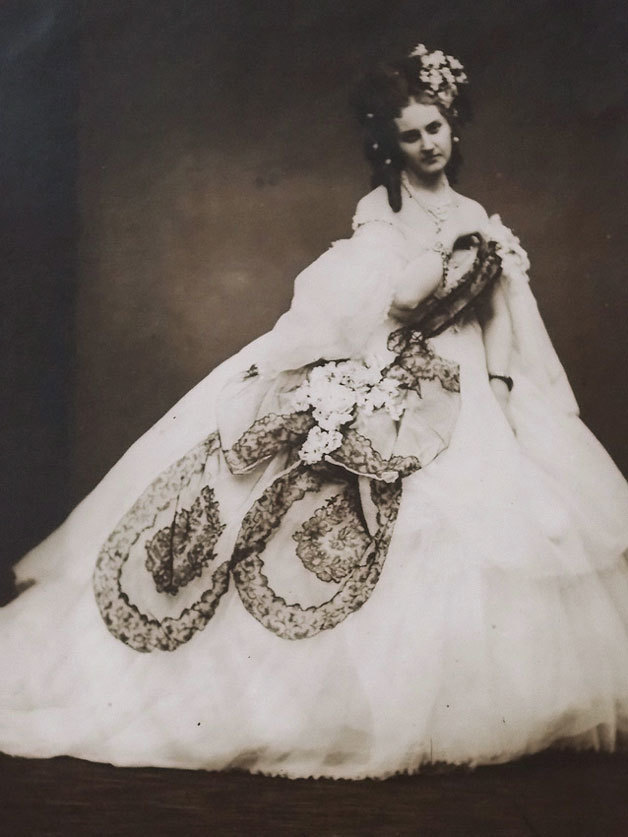 COUNTESS DE CASTIGLIONE
"The Queen of Hearts", 1860/1930s COUNTESS DE CASTIGLIONE
"The Queen of Hearts", 1860/1930s