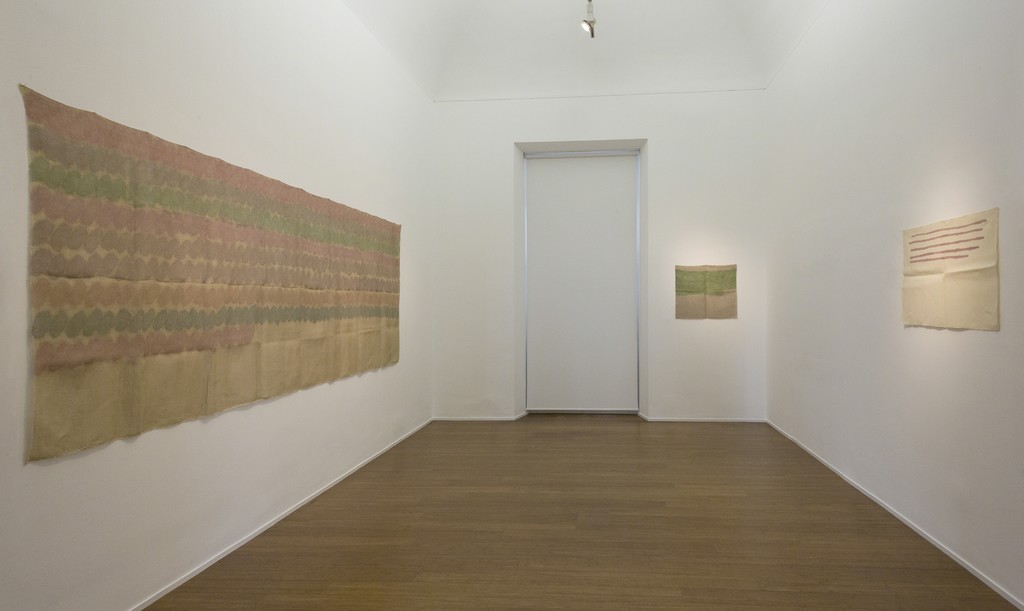 Giorgio Griffa : Esonerare il Mondo , To relieve the world– ABC-ARTE Contemporary art Gallery – 2015
Segni orizzontali policromo 1975, 148 x 393 cm - 58 17/64 x 154 23/32 in, acrylic on juta
Orizzontale 1979, 67 x 76 cm - 26 3/8 x 29 7/8 in, acrylic on juta
Linee orizzontali 1979, 61 x 91 cm - 24 1/8 x 35 7/8 in, acrylic on cotton
www.abc-arte.com Giorgio Griffa : Esonerare il Mondo , To relieve the world– ABC-ARTE Contemporary art Gallery – 2015
Segni orizzontali policromo 1975, 148 x 393 cm - 58 17/64 x 154 23/32 in, acrylic on juta
Orizzontale 1979, 67 x 76 cm - 26 3/8 x 29 7/8 in, acrylic on juta
Linee orizzontali 1979, 61 x 91 cm - 24 1/8 x 35 7/8 in, acrylic on cotton
www.abc-arte.com
