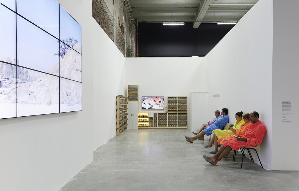 Exhibition view of Mika Rottenberg, Palais de Tokyo (23.06 – 11.09.2016). Photo : Aurélien Mole Exhibition view of Mika Rottenberg, Palais de Tokyo (23.06 – 11.09.2016). Photo : Aurélien Mole