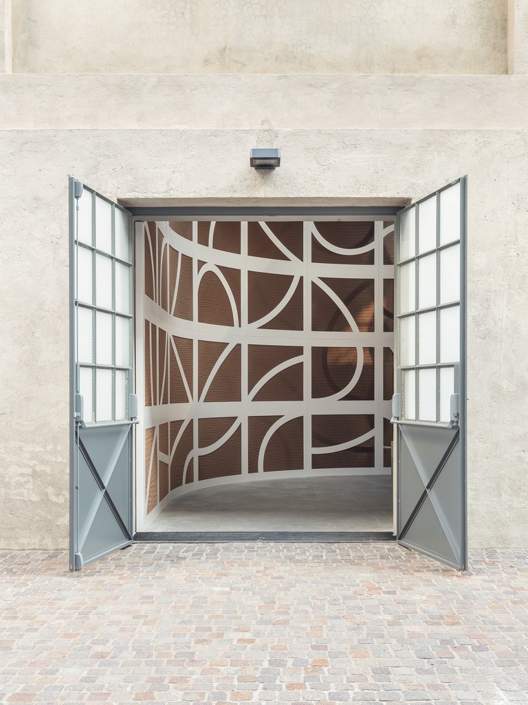 “SLIGHT AGITATION 1/4: Tobias Putrih”View of the exhibition. 20 October 2016 – 22 January 2017. Fondazione Prada, Milan. Tobias Putrih, Exchange, 2016. Photo Delfino Sisto Legnani e Marco Cappelletti. Courtesy Fondazione Prada “SLIGHT AGITATION 1/4: Tobias Putrih”View of the exhibition. 20 October 2016 – 22 January 2017. Fondazione Prada, Milan. Tobias Putrih, Exchange, 2016. Photo Delfino Sisto Legnani e Marco Cappelletti. Courtesy Fondazione Prada