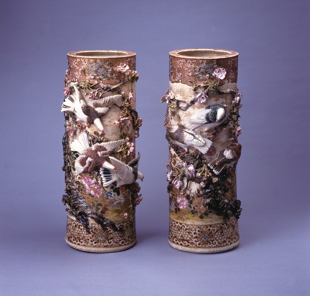 Kozan Miyagawa (I) / A Pair of Large Vases with Sculptural Relief of Cherry Blossoms and Pigeons / Early Meiji era / Tanabe Tetsundo Collection (on deposit in Kanagawa Prefectural Museum of Cultural History) Kozan Miyagawa (I) / A Pair of Large Vases with Sculptural Relief of Cherry Blossoms and Pigeons / Early Meiji era / Tanabe Tetsundo Collection (on deposit in Kanagawa Prefectural Museum of Cultural History)