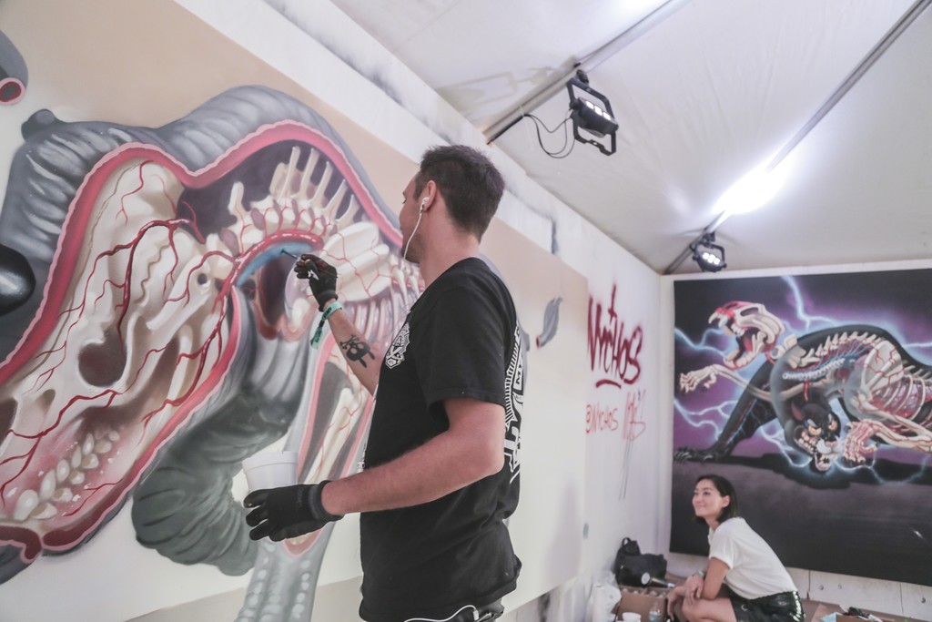 Nychos live painting "Dissection of Rhino". Nychos live painting "Dissection of Rhino".