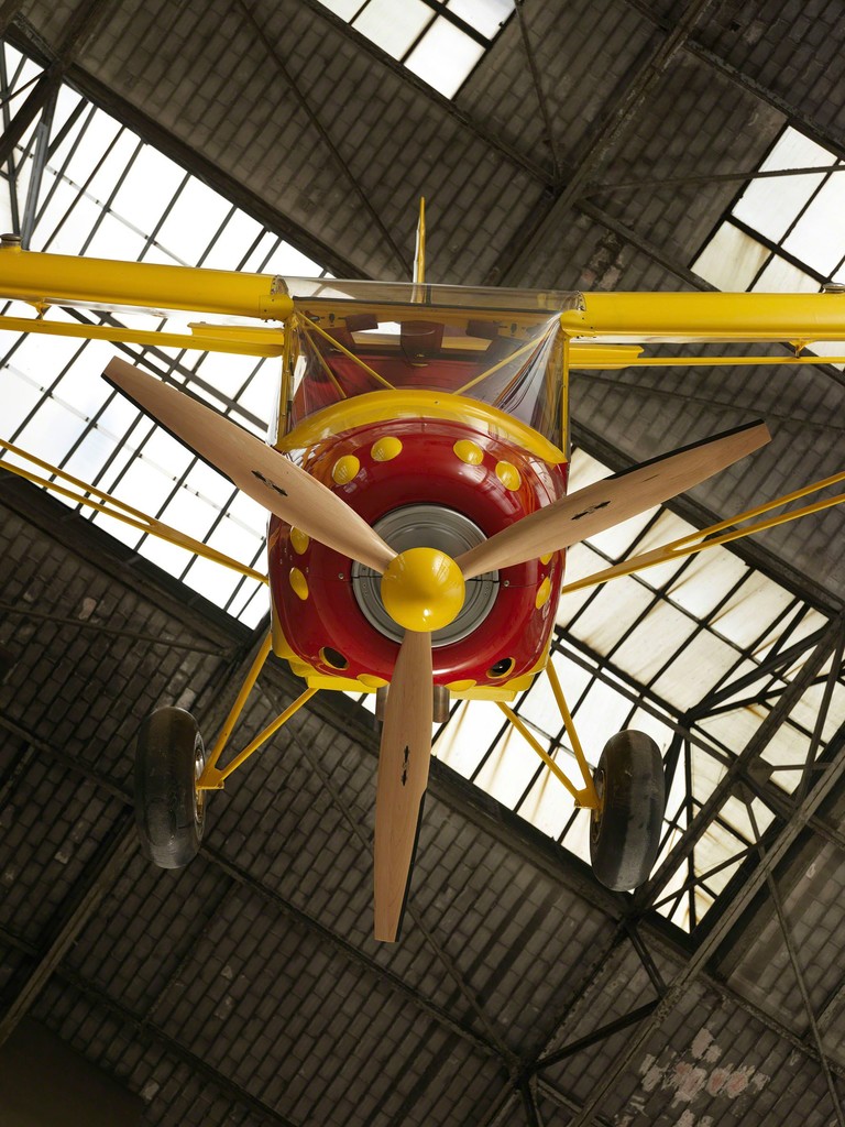 Roman Signer, Kitox Experimental (2014). Installation in KINDL’s Kesselhaus (Boiler House). Photo: Jens Ziehe, Berlin, 2014 Roman Signer, Kitox Experimental (2014). Installation in KINDL’s Kesselhaus (Boiler House). Photo: Jens Ziehe, Berlin, 2014