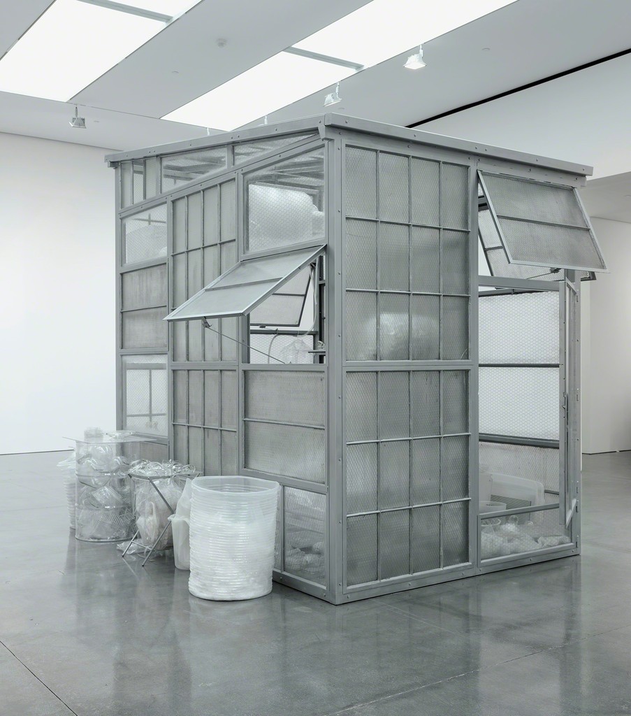 © Robert Therrien. Photo by Rob McKeever. Courtesy Gagosian. © Robert Therrien. Photo by Rob McKeever. Courtesy Gagosian.