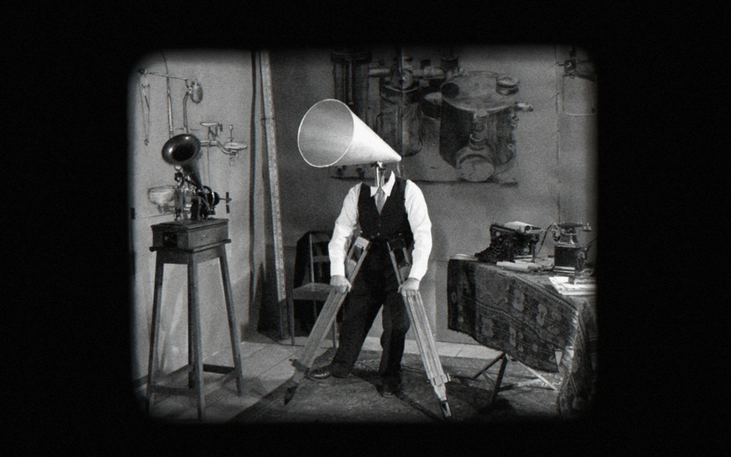 WILLIAM KENTRIDGE - Thick Time
O Sentimental Machine, 2015
Five channel video installation
9:55 min
Courtesy William Kentridge, Marian Goodman Gallery, Goodman Gallery og Lia Rumma Gallery
WILLIAM KENTRIDGE - Thick Time
O Sentimental Machine, 2015
Five channel video installation
9:55 min
Courtesy William Kentridge, Marian Goodman Gallery, Goodman Gallery og Lia Rumma Gallery
