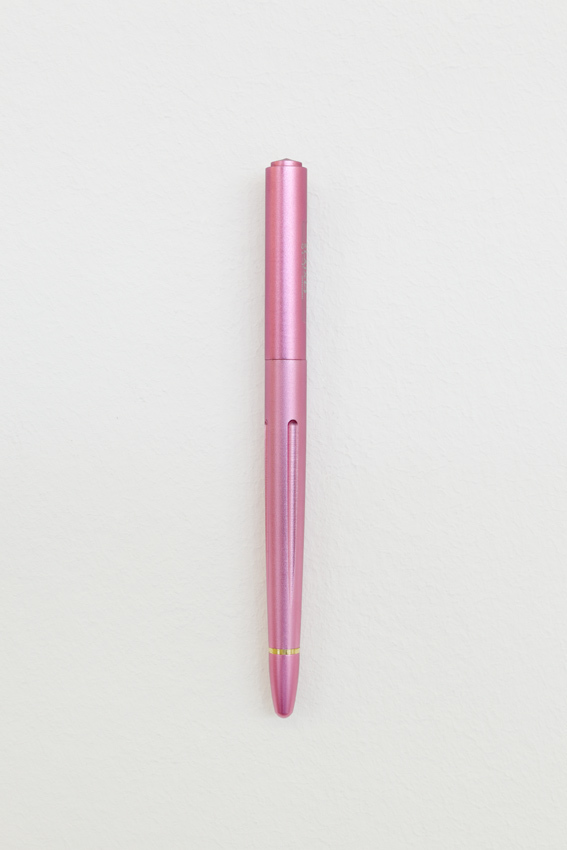 Max Schaffer
Untitled (Tactical Pen IV) , 2016
Tactical Pen (1 out of 8)
Varying sizes
Courtesy Max Schaffer
Photo: Tobias Hübel Max Schaffer
Untitled (Tactical Pen IV) , 2016
Tactical Pen (1 out of 8)
Varying sizes
Courtesy Max Schaffer
Photo: Tobias Hübel
