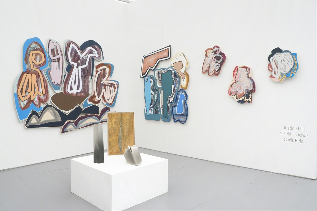 Installation view of booth B6. Caris Reid (paintings left), Justine Hill (paintings right), Nikolai Ishchuk (sculptures). Installation view of booth B6. Caris Reid (paintings left), Justine Hill (paintings right), Nikolai Ishchuk (sculptures).