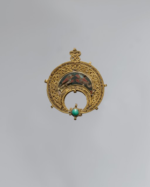 Unknown Designer, ‘Crescent-Shaped Pendant with Confronted Birds’, 11th century, The Metropolitan Museum of Art