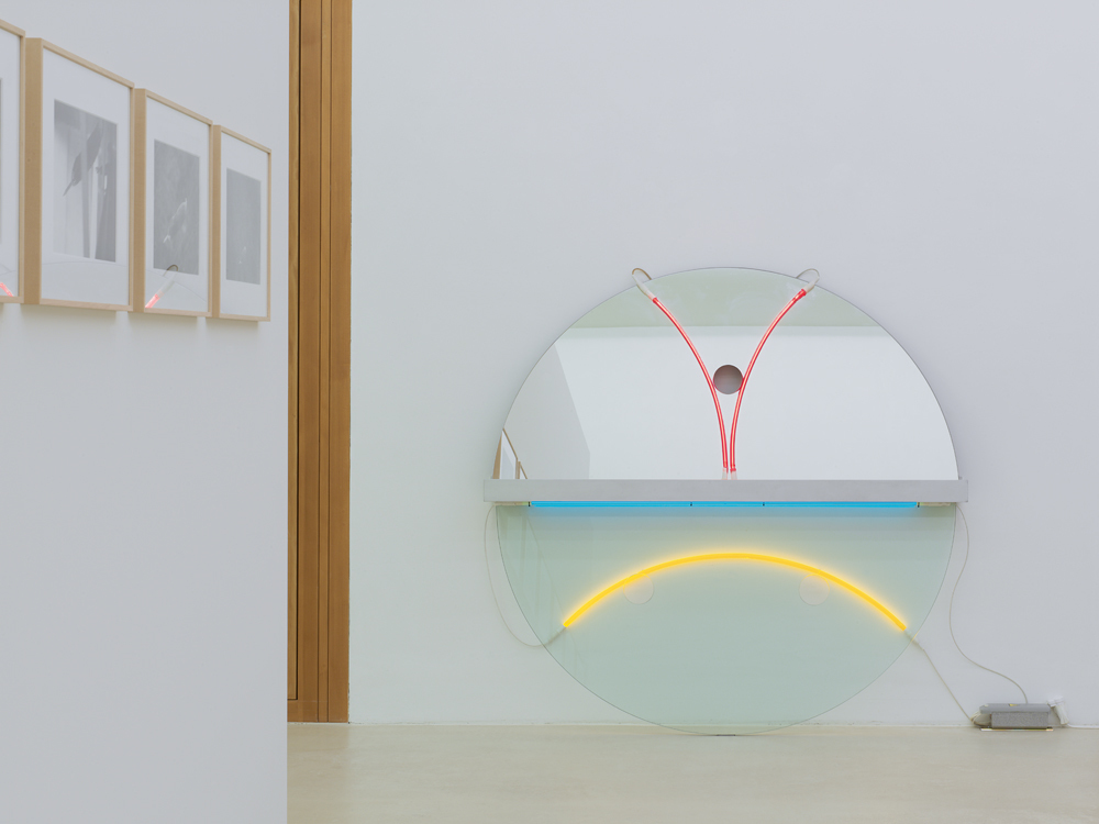»Energie : analog« | Matthew McCaslin | Gary Kuehn | David Reed | Roman Signer | Keith Sonnier | Michael Venezia | Photo: Günter König »Energie : analog« | Matthew McCaslin | Gary Kuehn | David Reed | Roman Signer | Keith Sonnier | Michael Venezia | Photo: Günter König
