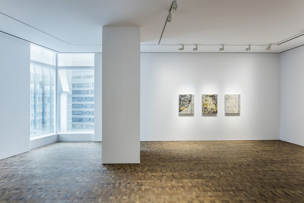 Installation view, ‘Mark Bradford’, Hauser & Wirth Hong Kong, 2018 © Mark Bradford Courtesy the artist and Hauser & Wirth Photo: JJYPHOTO Installation view, ‘Mark Bradford’, Hauser & Wirth Hong Kong, 2018 © Mark Bradford Courtesy the artist and Hauser & Wirth Photo: JJYPHOTO