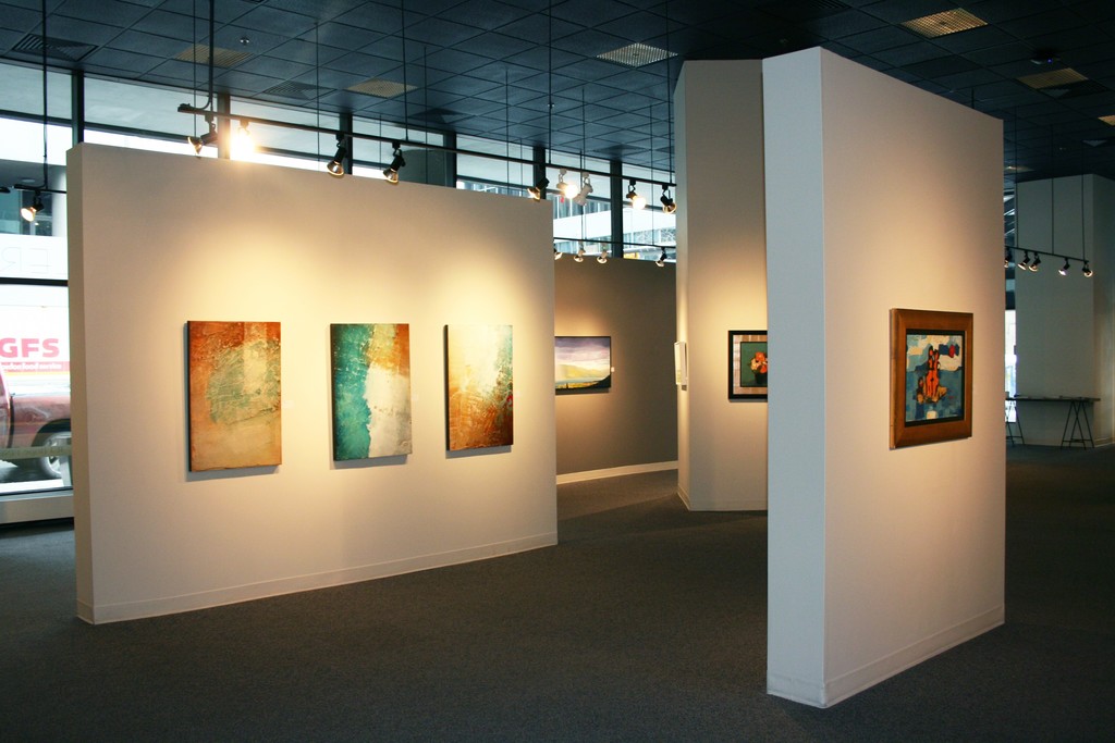 Artist(s) featured: Linda NARDELLI, Joice HALL, Herbert SIEBNER Artist(s) featured: Linda NARDELLI, Joice HALL, Herbert SIEBNER