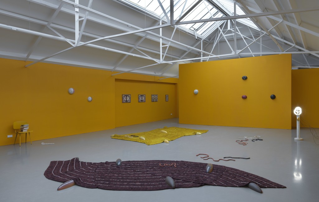 Jennifer Tee, installation overview "Let it Come Down", Galerie Fons Welters, Amsterdam 2018. Photographer: Gert-Jan van Rooij. Jennifer Tee, installation overview "Let it Come Down", Galerie Fons Welters, Amsterdam 2018. Photographer: Gert-Jan van Rooij.