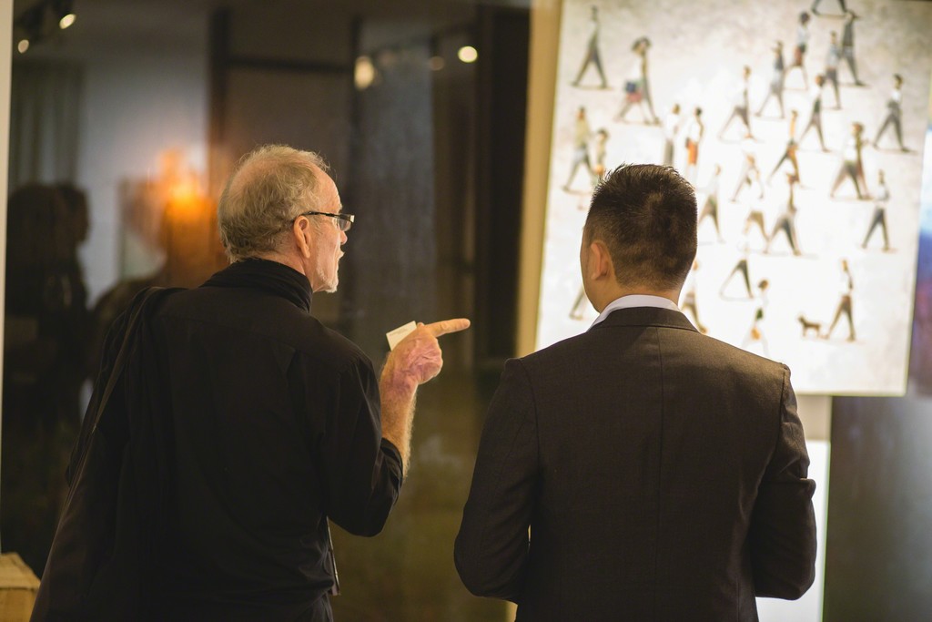 Guest interacting with gallery co-founder, Weiren Loh, on finer aspects of Didier Lourenço's artworks. Guest interacting with gallery co-founder, Weiren Loh, on finer aspects of Didier Lourenço's artworks.
