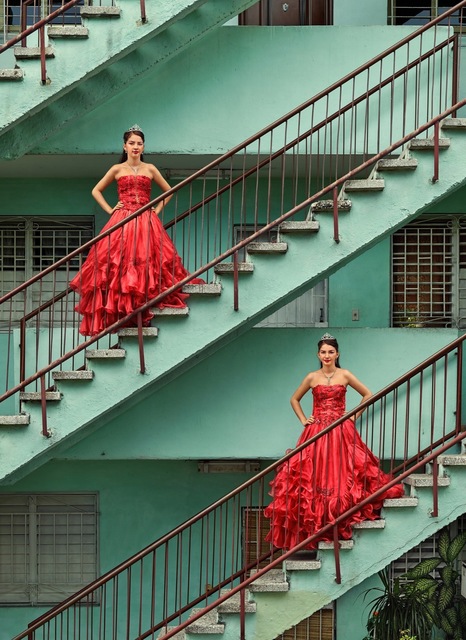 Frank Thiel, ‘Kiara Isabel & Karla Amelia Soliño González, La Habana, Plaza de la Revolución, Nuevo Vedado’, 2016, Print, Framed chromogenic print mounted to Alu-Dibond, Sean Kelly Gallery
