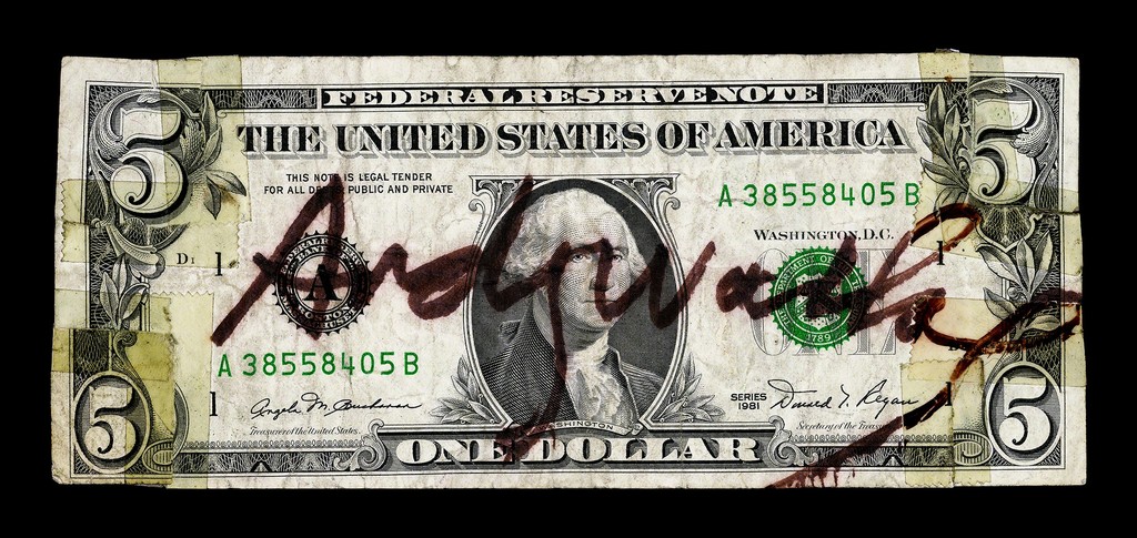 Lee Jaffe, $5: Poor Man's Counterfeit (in collaboration with Jean-Michel Basquiat, Andy Warhol and anonymous counterfeiter), 1984, Dye sublimation on aluminum, 101.6 x 231 cm / 40 x 91 in
© Lee Jaffe, Courtesy the artist Lee Jaffe, $5: Poor Man's Counterfeit (in collaboration with Jean-Michel Basquiat, Andy Warhol and anonymous counterfeiter), 1984, Dye sublimation on aluminum, 101.6 x 231 cm / 40 x 91 in
© Lee Jaffe, Courtesy the artist