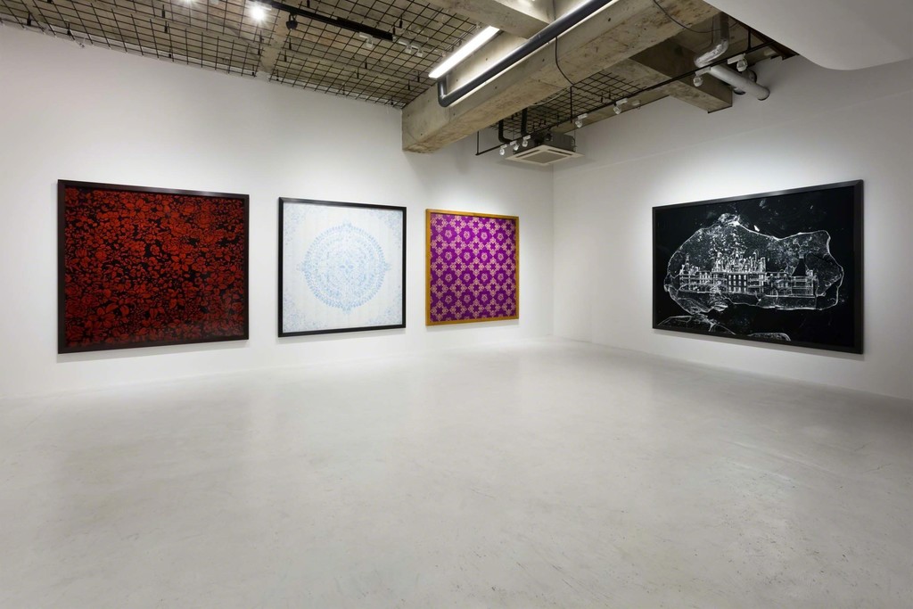 Vik Muniz "SMALL" installation view at nca | nichido contemporary art, 2014 photo by Kei Okano Vik Muniz "SMALL" installation view at nca | nichido contemporary art, 2014 photo by Kei Okano