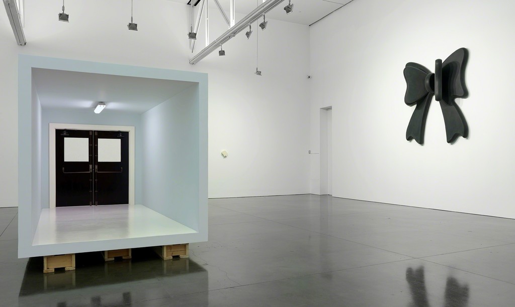 © Robert Therrien. Photo by Rob McKeever. Courtesy Gagosian. © Robert Therrien. Photo by Rob McKeever. Courtesy Gagosian.