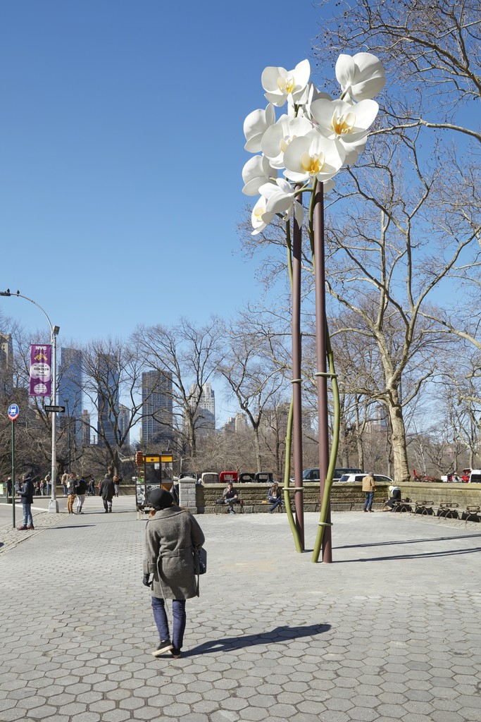 Installation view of "Isa Genzken: Two Orchids" at Doris C. Freedman Plaza, Central Park, New York (2016) Installation view of "Isa Genzken: Two Orchids" at Doris C. Freedman Plaza, Central Park, New York (2016)