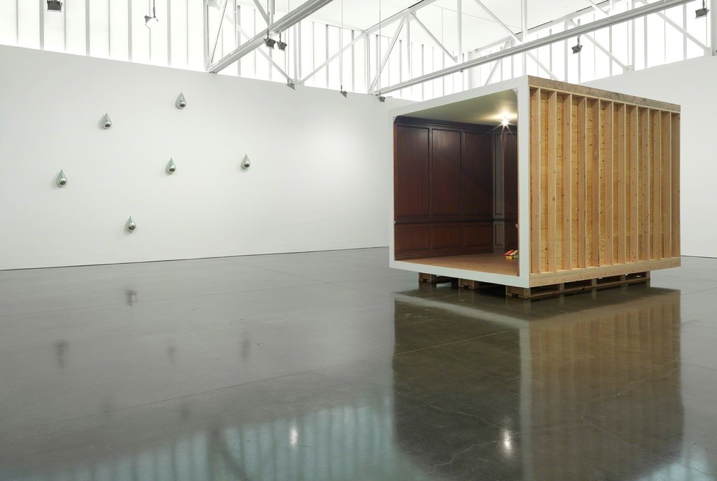 © Robert Therrien. Photo by Rob McKeever. Courtesy Gagosian. © Robert Therrien. Photo by Rob McKeever. Courtesy Gagosian.