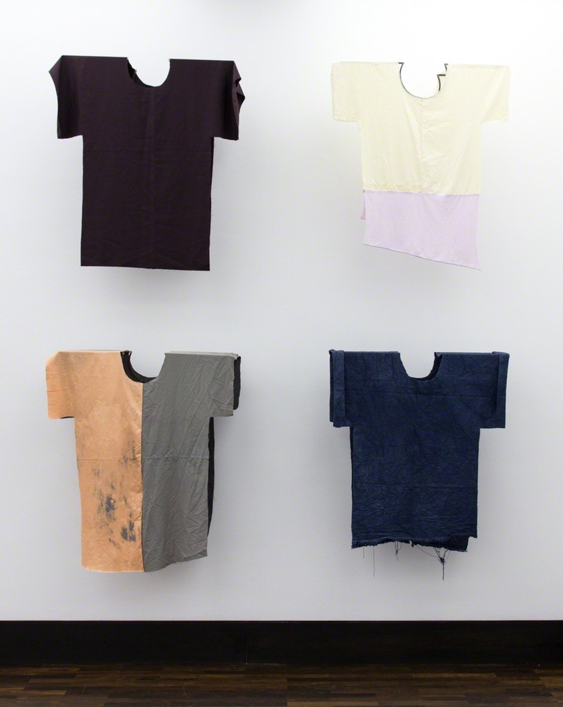 Felix Oehmann, T-Shirt, 2017, cloth, steel, each appr. 110 x 90 x 50 cm Felix Oehmann, T-Shirt, 2017, cloth, steel, each appr. 110 x 90 x 50 cm