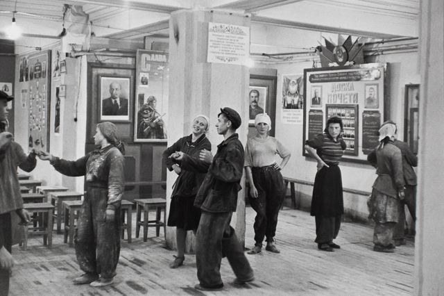 Henri Cartier-Bresson, ‘Construction of the Hotel Metropole, Moscow, Russia. USSR’, 1964, Photography, Silver gelatin print, Michael Hoppen Gallery