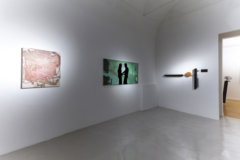 Federico Guerri, "Città sconosciuta", 2015, grafite, acquarello e pastello su tela, 130x170cm, Thorsten Kirchhoff, "Writing Video", 2016, black velvet and oil on canvas, 82x170cm, Emmanuele De Ruvo, "ZeroPointOne," 2016, wood, steel, glass, lead, 80x140cm — presso Montoro12 Contemporary Art. Federico Guerri, "Città sconosciuta", 2015, grafite, acquarello e pastello su tela, 130x170cm, Thorsten Kirchhoff, "Writing Video", 2016, black velvet and oil on canvas, 82x170cm, Emmanuele De Ruvo, "ZeroPointOne," 2016, wood, steel, glass, lead, 80x140cm — presso Montoro12 Contemporary Art.