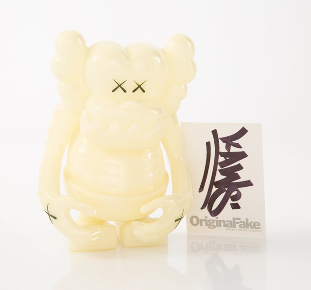 KAWS, ‘Skull Kun (Glow in the Dark)’, 2006, Sculpture, Painted cast vinyl, Heritage Auctions