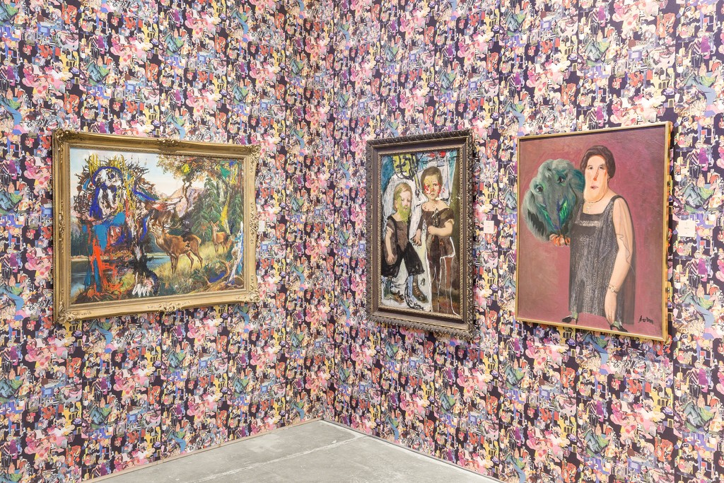 Exhibition view at Fondazione Prada – Milano
From left to right:
Asger Jorn
Rutting Stag in the Royal Forest, 1960 oil on canvas
Asger Jorn
The Sweet Life II, 1962 oil on canvas
Asger Jorn
Brotherhood Above All, 1962 oil on canvas
Background wallpaper:
Sara Cwynar
72 Pictures of Modern Paintings, 2016 wallpaper
Photo Delfino Sisto Legnani Studio
Courtesy Fondazione Prada Exhibition view at Fondazione Prada – Milano
From left to right:
Asger Jorn
Rutting Stag in the Royal Forest, 1960 oil on canvas
Asger Jorn
The Sweet Life II, 1962 oil on canvas
Asger Jorn
Brotherhood Above All, 1962 oil on canvas
Background wallpaper:
Sara Cwynar
72 Pictures of Modern Paintings, 2016 wallpaper
Photo Delfino Sisto Legnani Studio
Courtesy Fondazione Prada