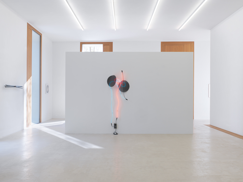»Energie : analog« | Matthew McCaslin | Gary Kuehn | David Reed | Roman Signer | Keith Sonnier | Michael Venezia | Photo: Günter König
»Energie : analog« | Matthew McCaslin | Gary Kuehn | David Reed | Roman Signer | Keith Sonnier | Michael Venezia | Photo: Günter König