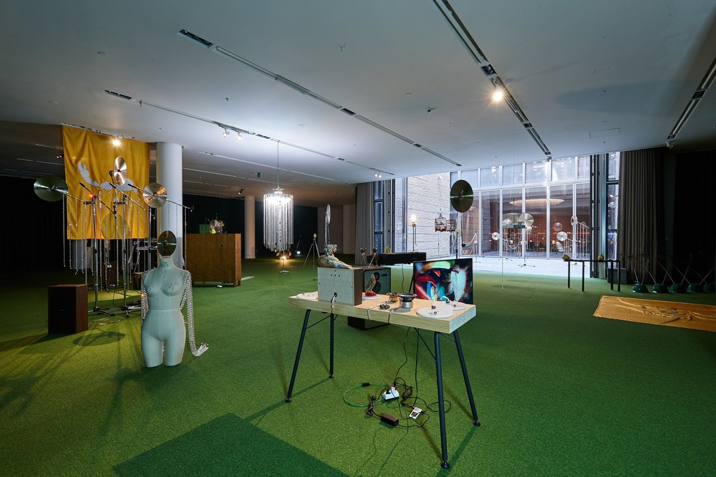 When Two Galaxies Merge, installation view
Photo Kiyong NAM©Fondation d’entreprise Hermès When Two Galaxies Merge, installation view
Photo Kiyong NAM©Fondation d’entreprise Hermès