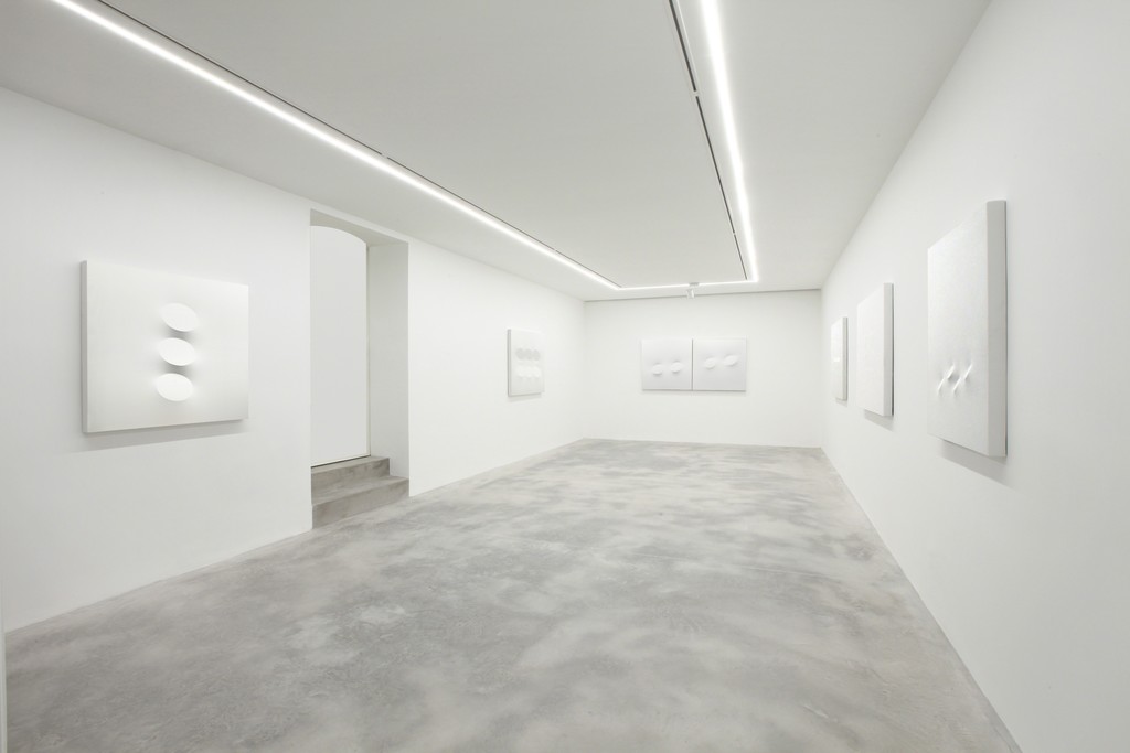 Turi Simeti. White Paintings. Dep Art, Milano Turi Simeti. White Paintings. Dep Art, Milano