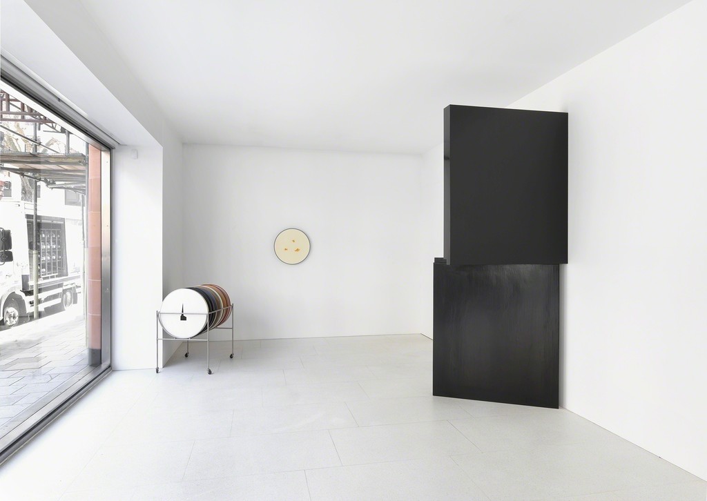Robert Therrien April 14 - May 30, 2015 © Robert Therrien. Courtesy of the artist and Gagosian Gallery. Photography by Mike Bruce. Robert Therrien April 14 - May 30, 2015 © Robert Therrien. Courtesy of the artist and Gagosian Gallery. Photography by Mike Bruce.